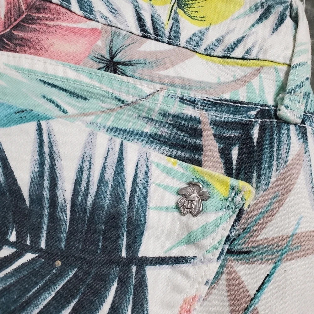 Black Orchid Leaf Print Jeans - Picture 5 of 5